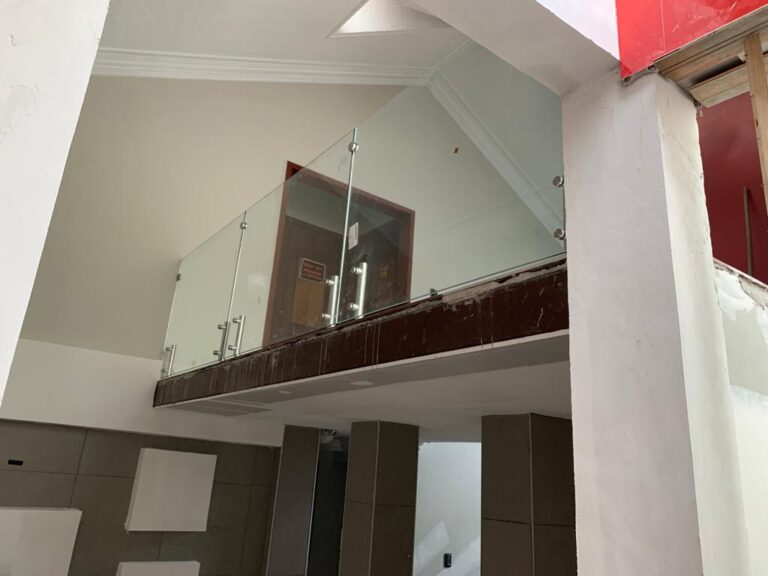 barandal de vidrio templado de Pasillo