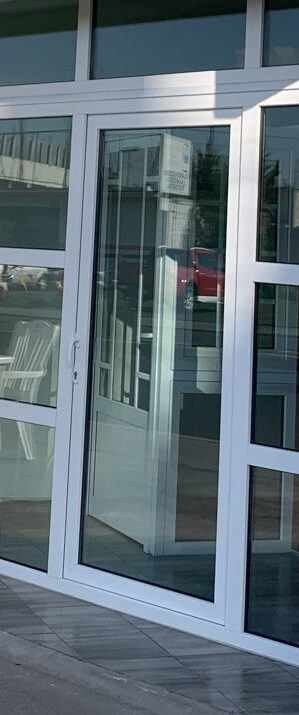 Puertas oscilobatientes de PVC
