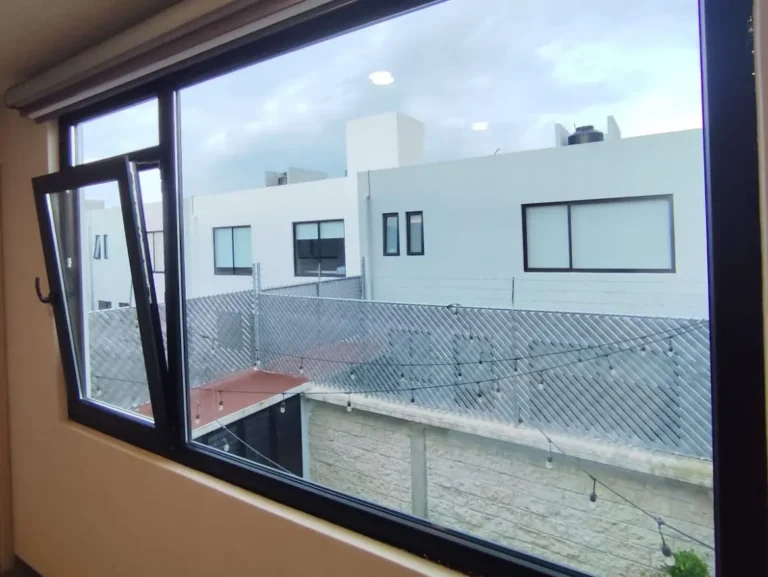ventana hermética de PVC color Jet Black