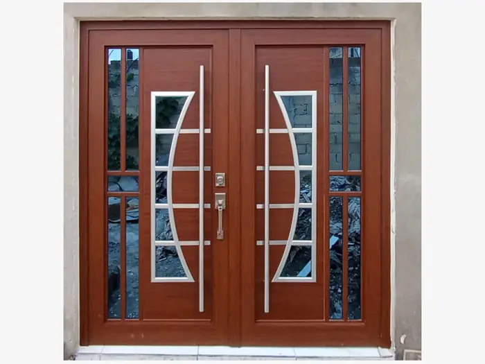 Puerta de aluminio tono madera instalacion en Toluca
