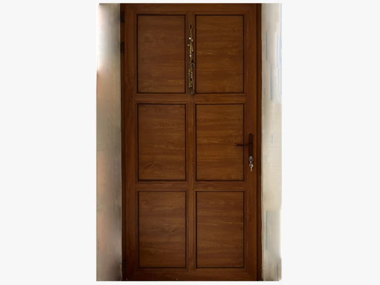 Puerta tono madera de pvc aislante en Toluca