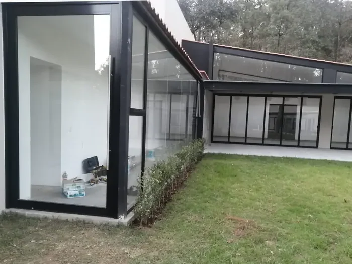 Puertas y ventanas de aluminio en color negro en Toluca, Metepec y Lerma